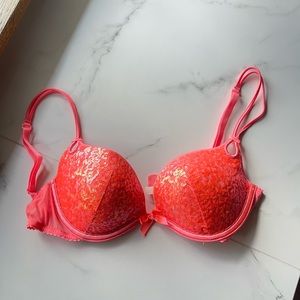 32C VICTORIA’S SECRET BRA